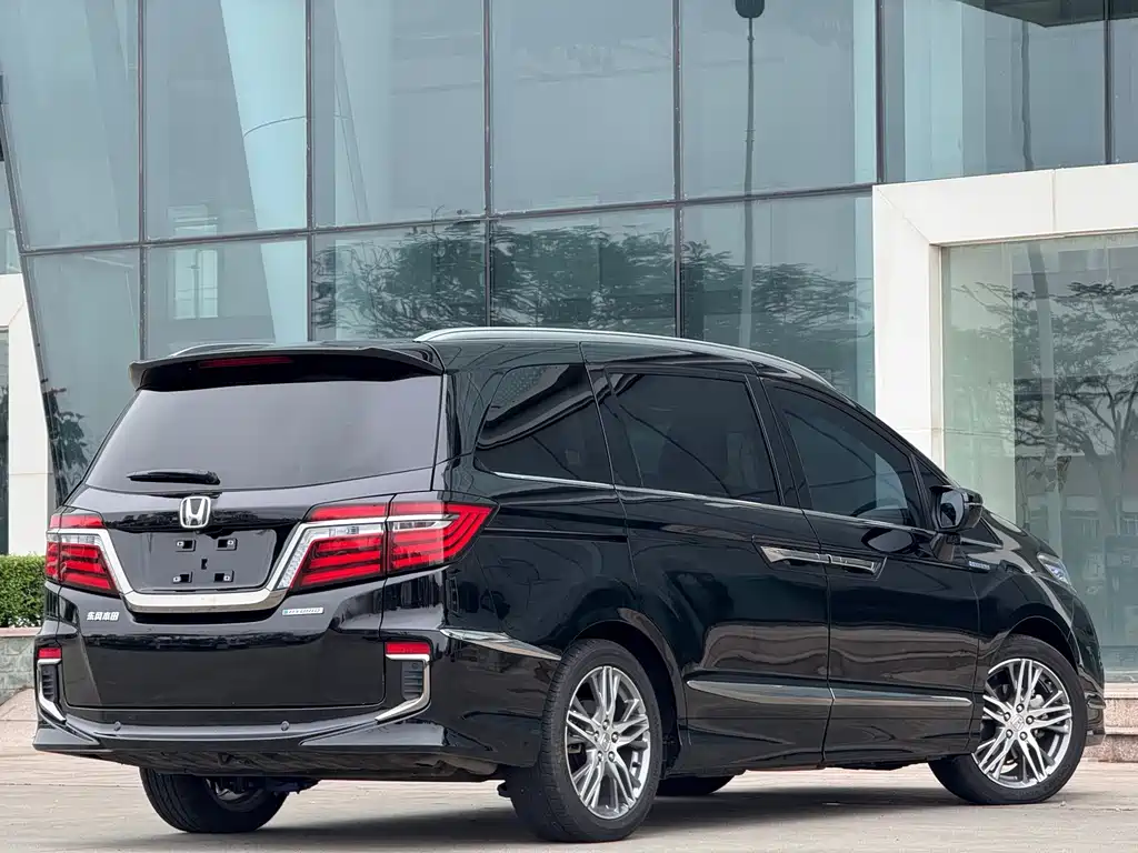 Honda Elysion 2.0L Hybrid Luxury Edition, фото 4