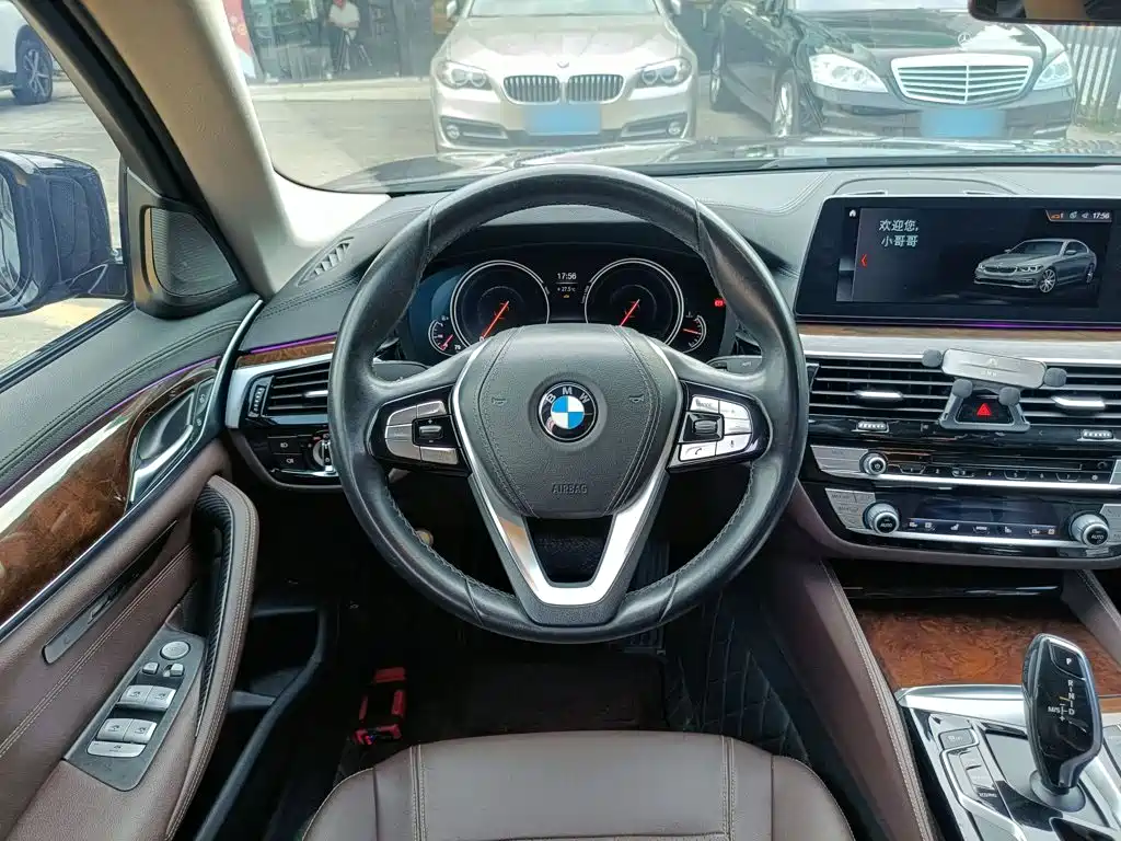 BMW 5 Series — миниатюра 7