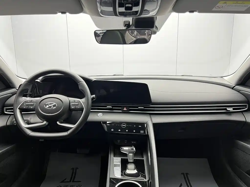 Hyundai Elantra — миниатюра 9