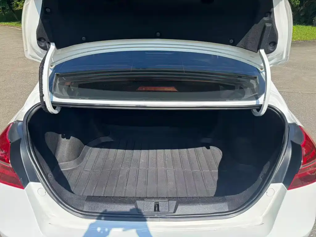 Geely Emgrand — миниатюра 11
