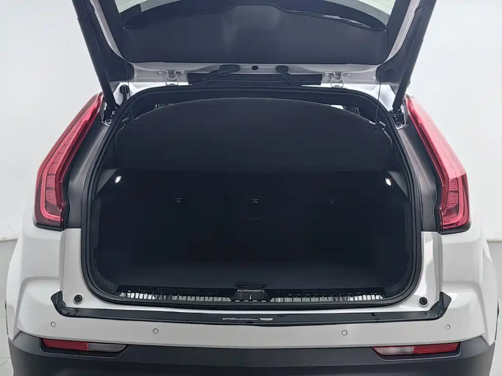 Cadillac XT4 — миниатюра 16