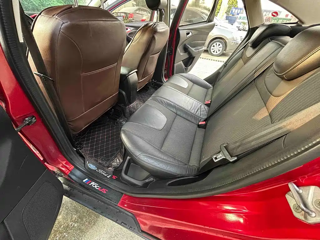 Ford Focus — миниатюра 16