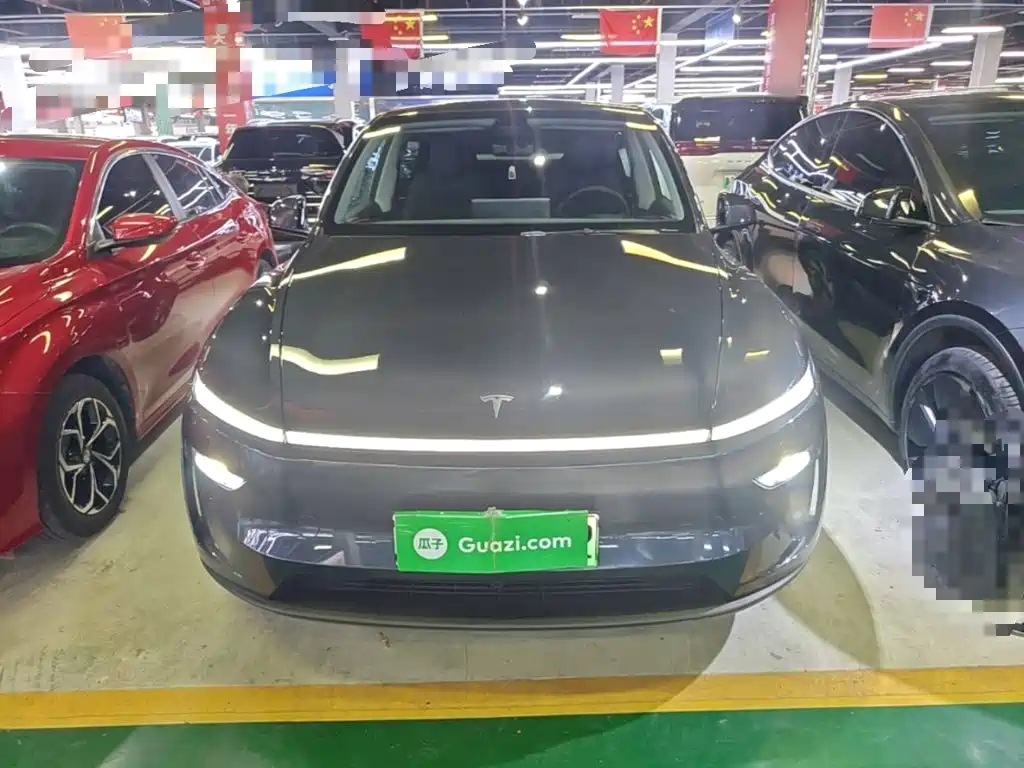 Tesla Model Y — миниатюра 3