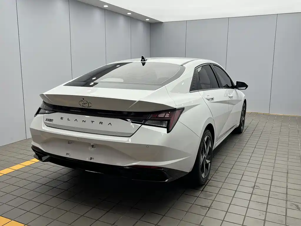 Hyundai Elantra — миниатюра 6