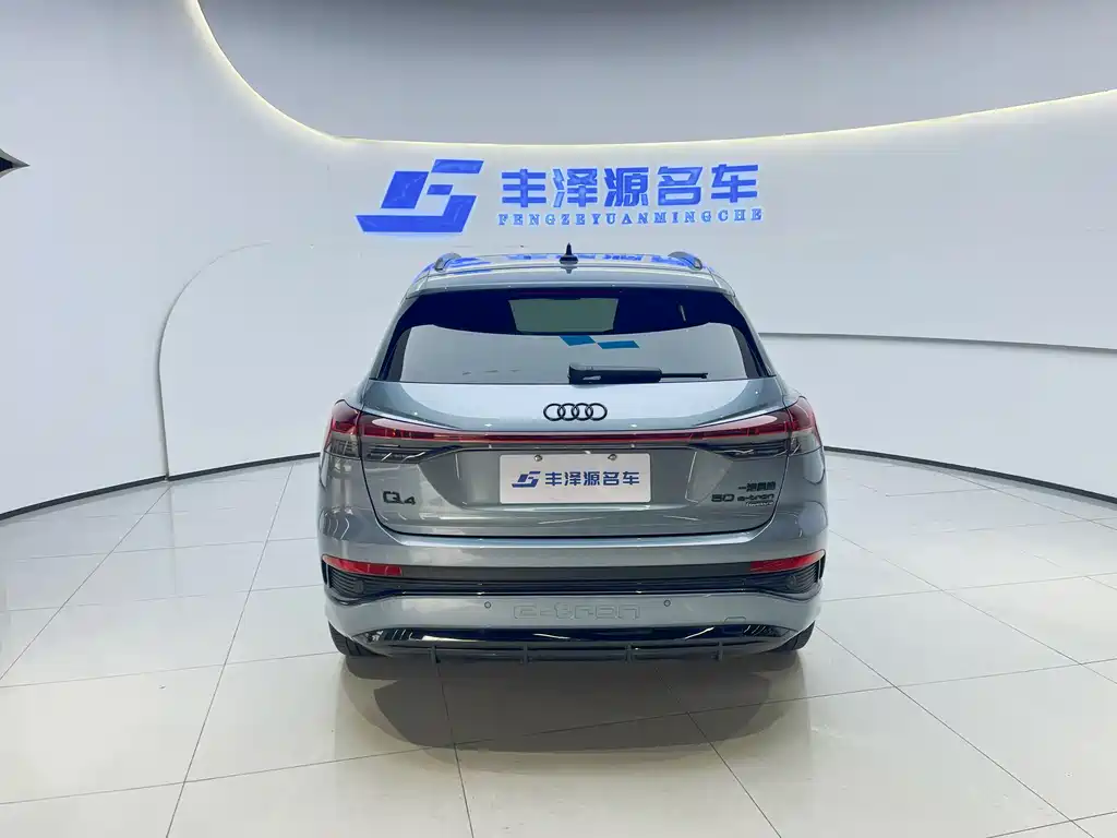 AUDI Q4 E TRON
