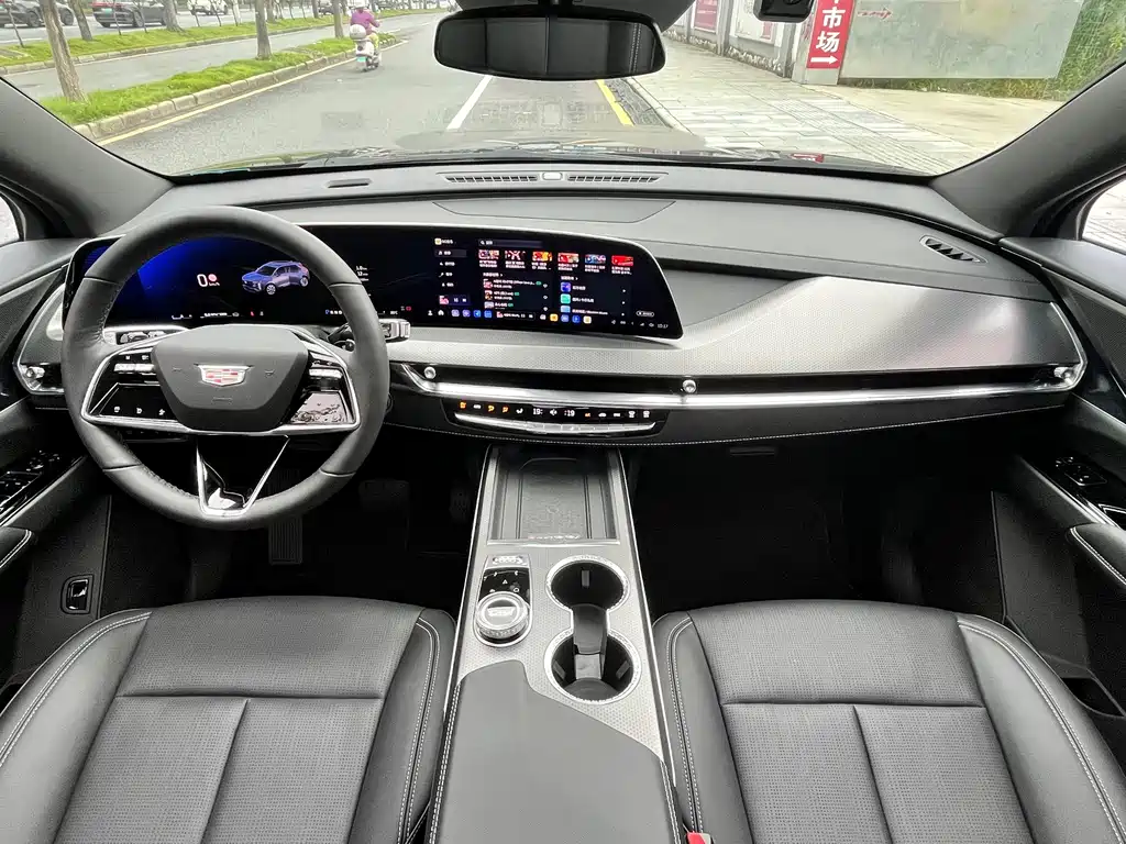 Cadillac XT5 — миниатюра 7