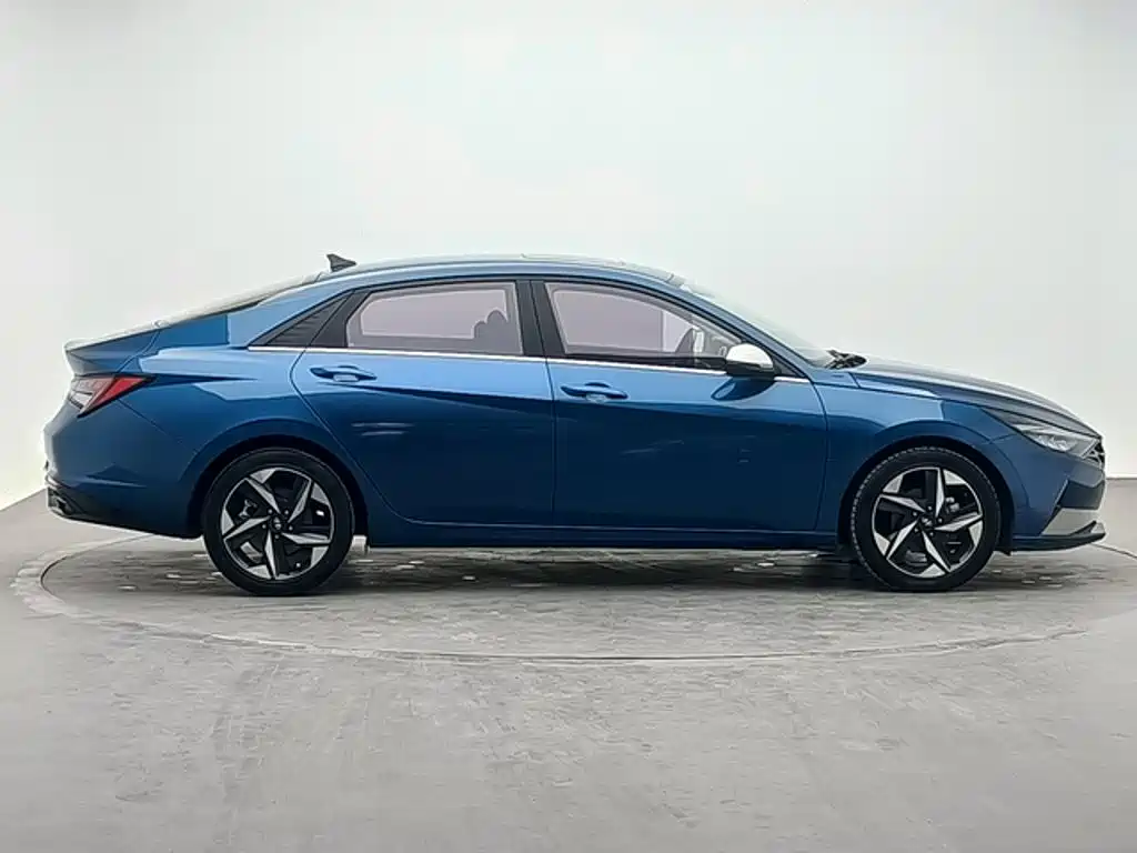Hyundai Elantra — миниатюра 3