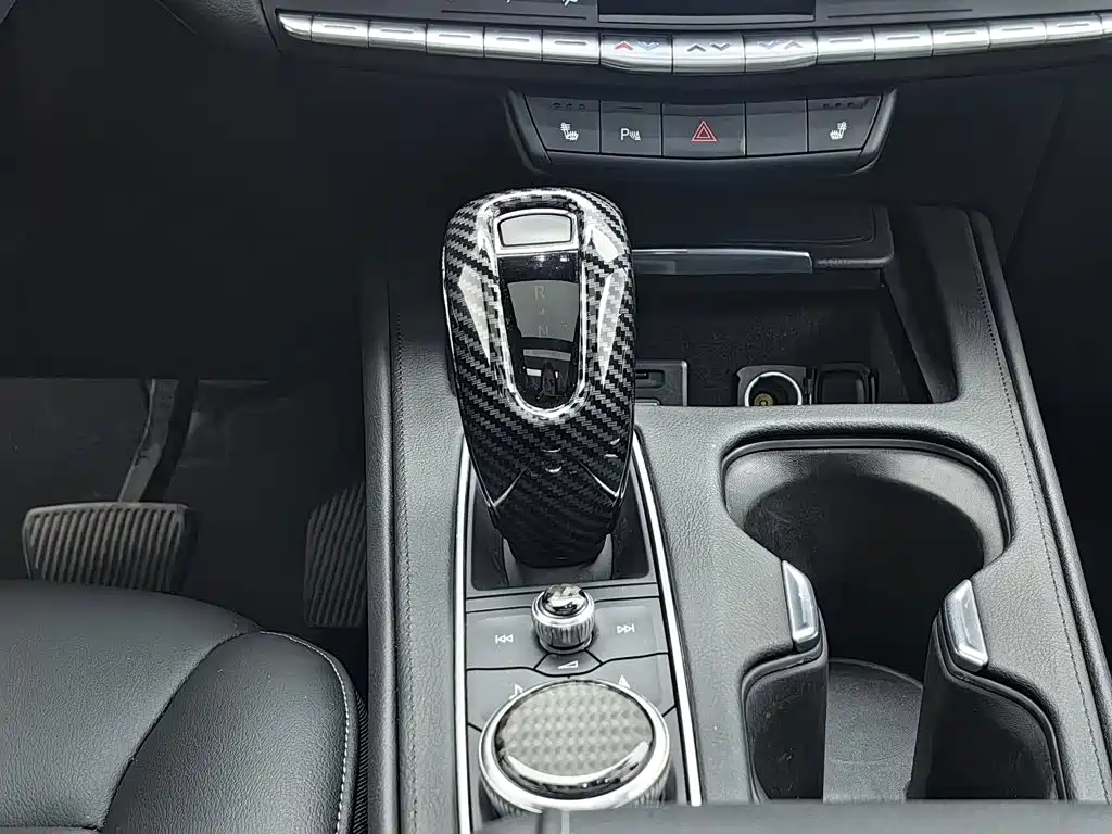 Cadillac XT4 — миниатюра 13