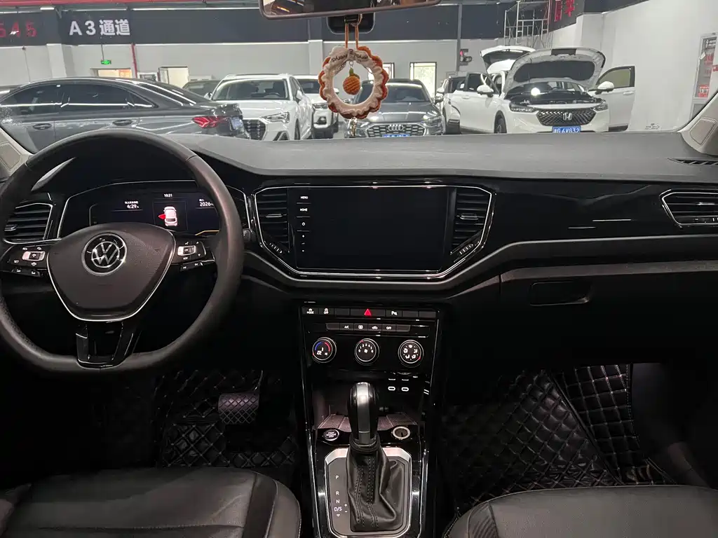 Volkswagen T-Roc — миниатюра 9