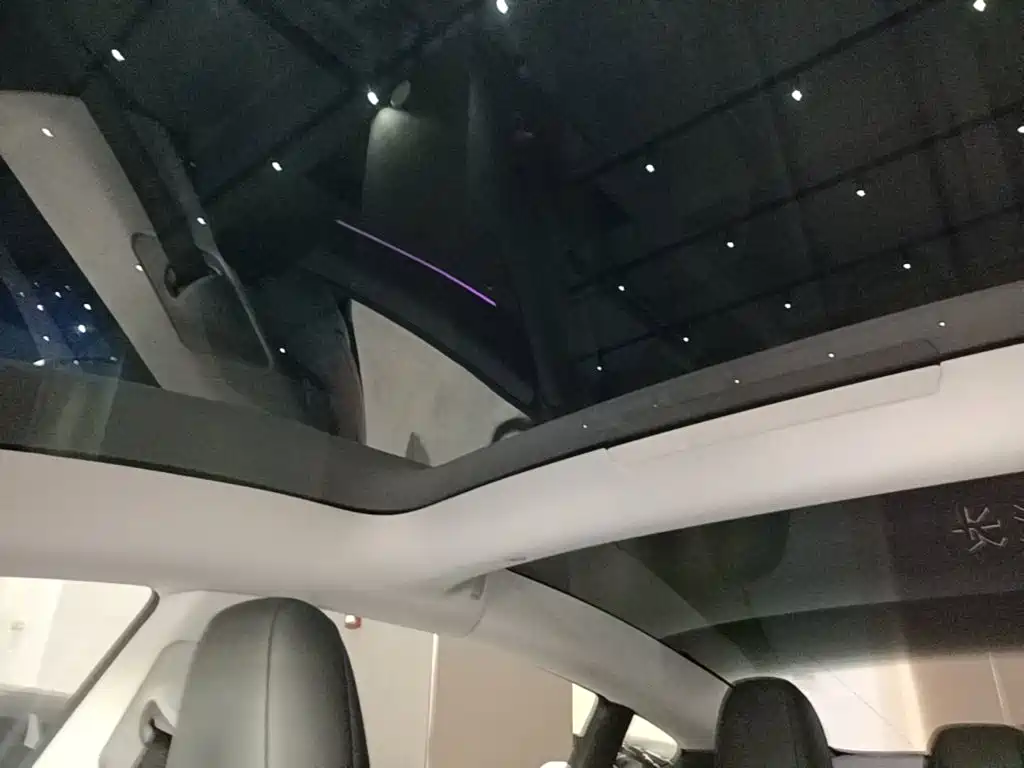 Tesla Model 3 — миниатюра 18