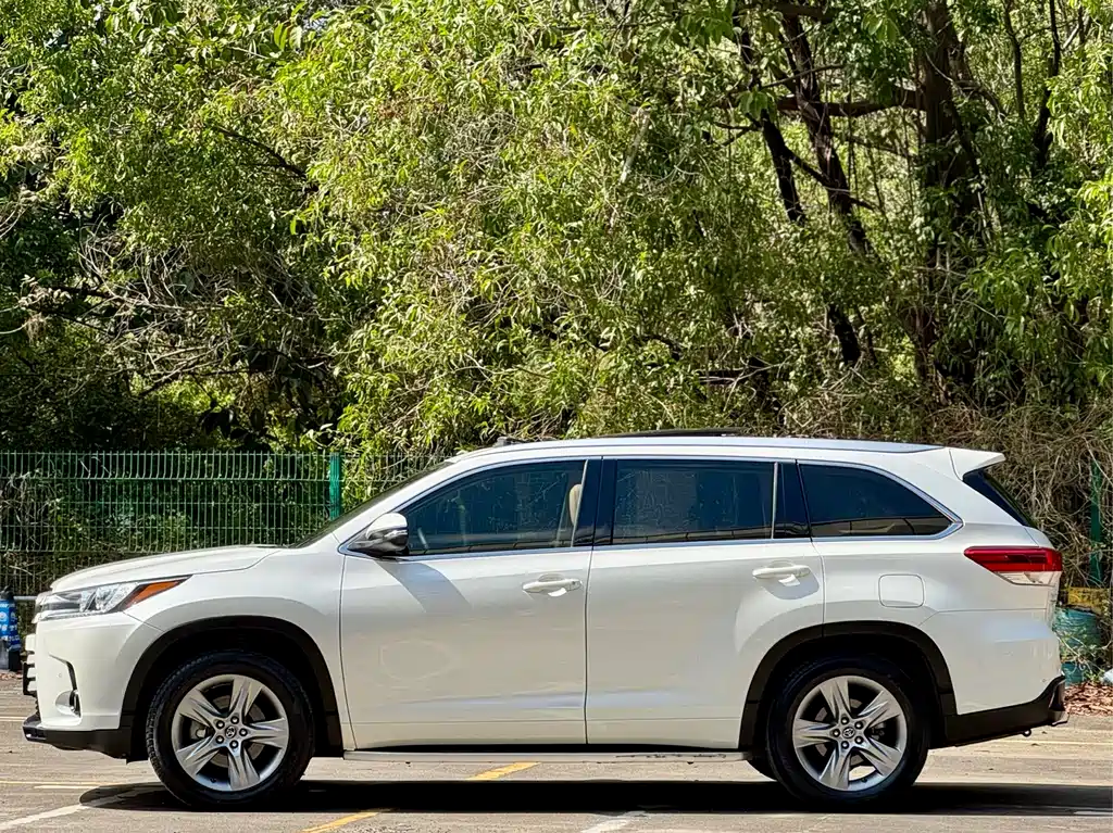 TOYOTA HIGHLANDER