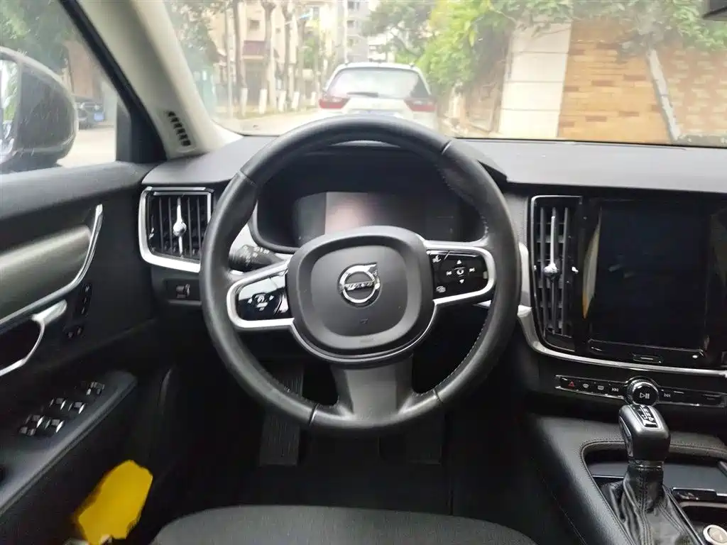 Volvo S90 2018 T4