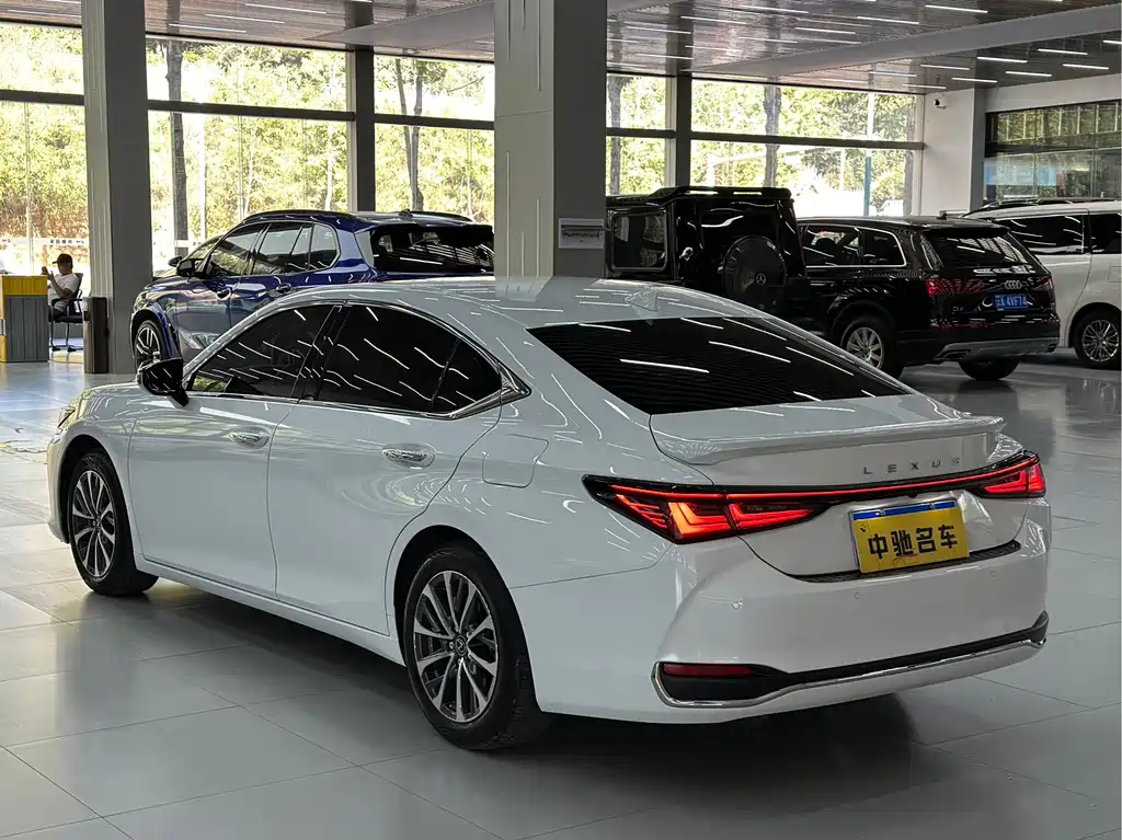 Lexus ES — миниатюра 7