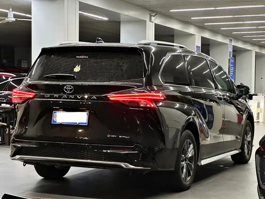 Toyota Granvia — миниатюра 4