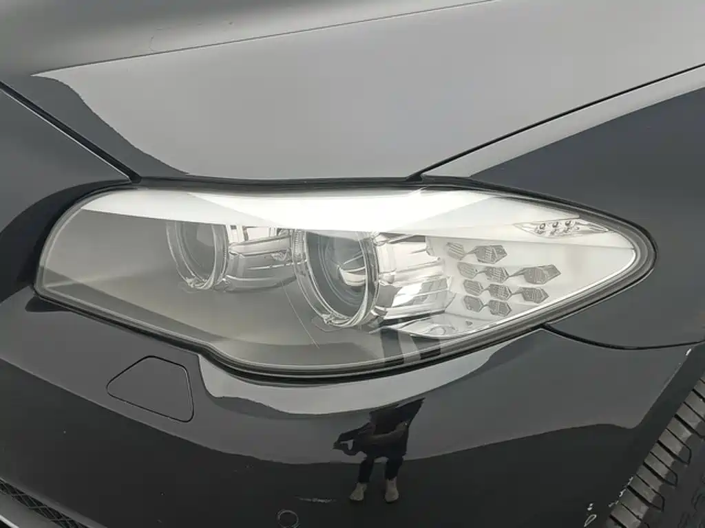 BMW 5 Series — миниатюра 15