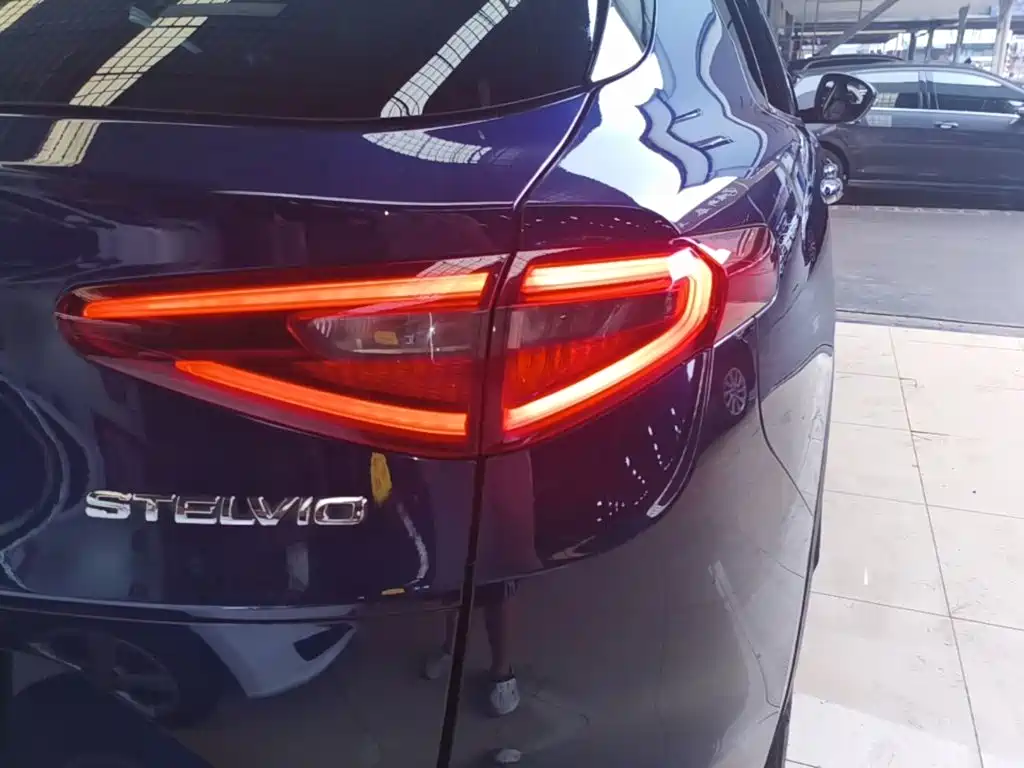 Alfa Romeo Stelvio — миниатюра 8