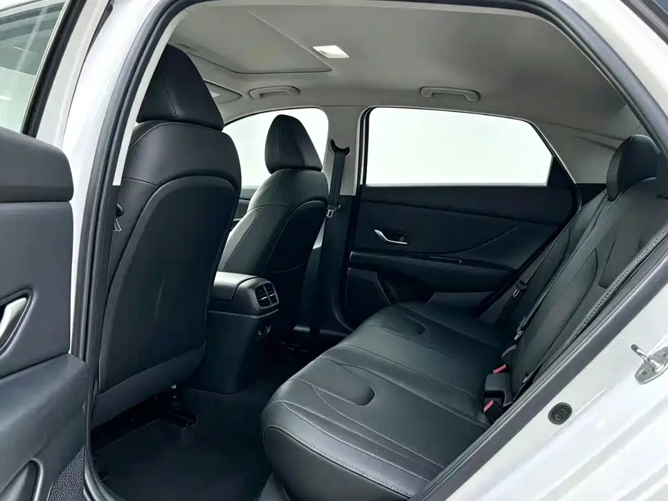 Hyundai Elantra — миниатюра 5