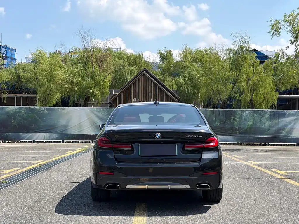 BMW 5 Series New Energy — миниатюра 6