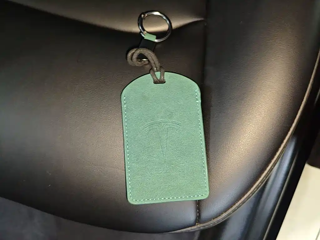 Tesla Model Y — миниатюра 9
