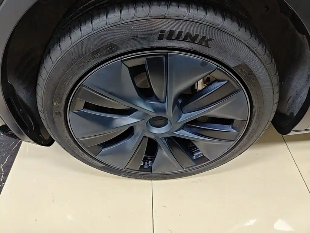 Tesla Model Y — миниатюра 23
