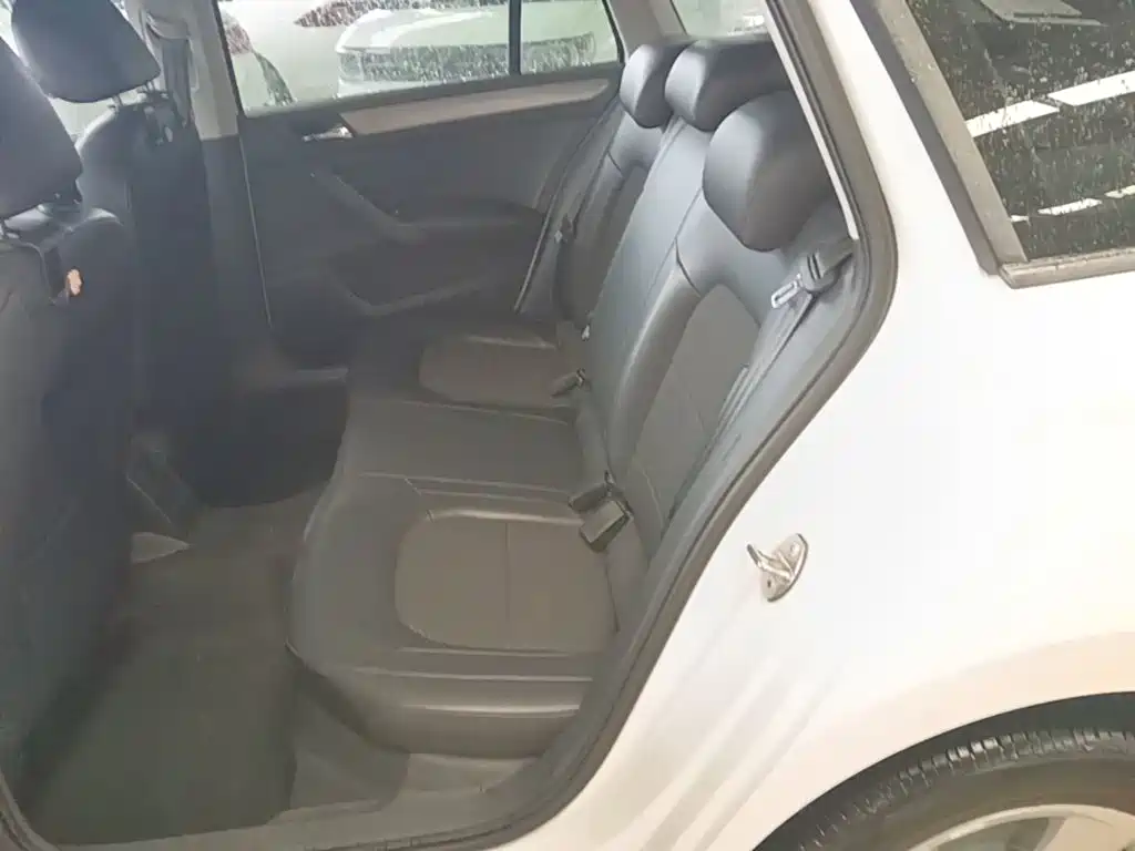 Skoda Rapid Spaceback — миниатюра 17