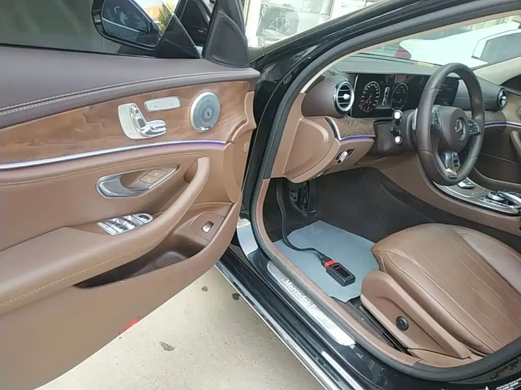 Mercedes-Benz E-Class — миниатюра 16