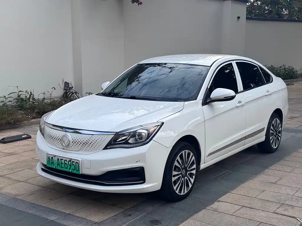 DONGFENG E70
