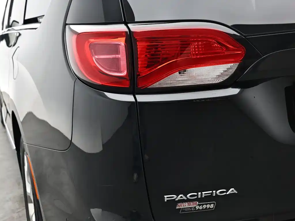 Chrysler Grand Voyager (Import) — миниатюра 7