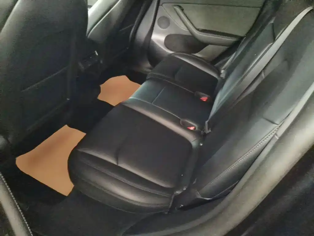 Tesla Model Y — миниатюра 17