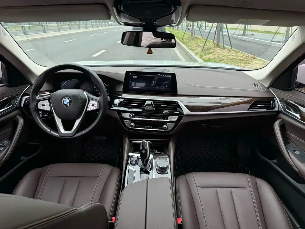 BMW 5 Series — миниатюра 10