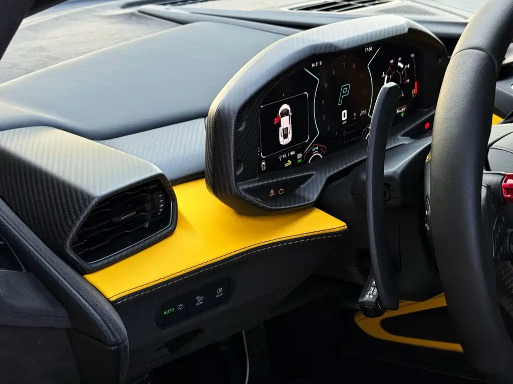 Lamborghini Revuelto — миниатюра 11