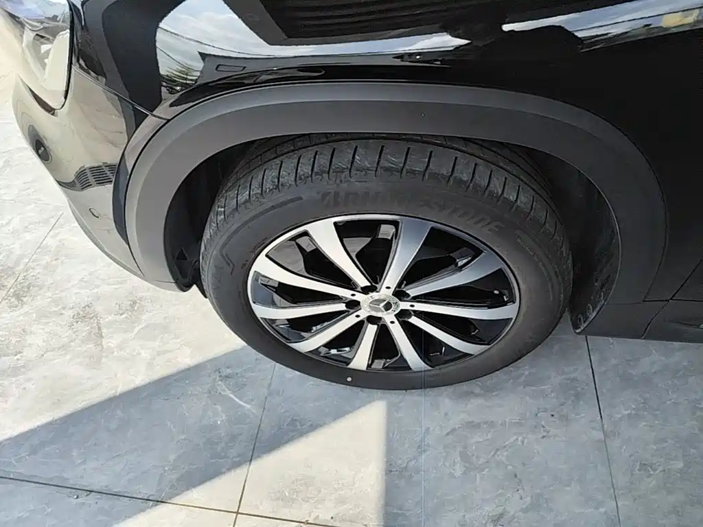 Mercedes-Benz GLB — миниатюра 23