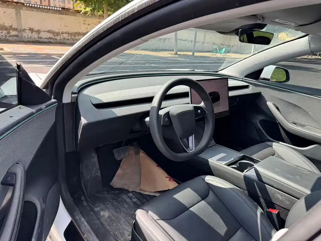 Tesla Model 3 — миниатюра 4