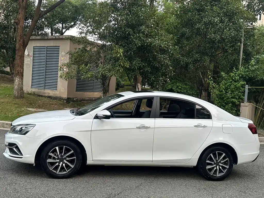 Geely Emgrand — миниатюра 7