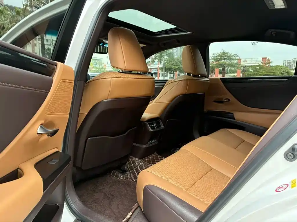 Lexus ES — миниатюра 5