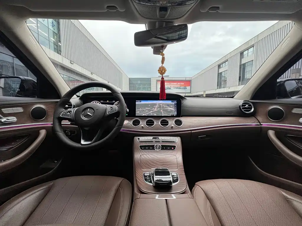 Mercedes-Benz E-Class — миниатюра 10