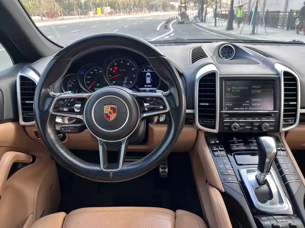 PORSCHE CAYENNE