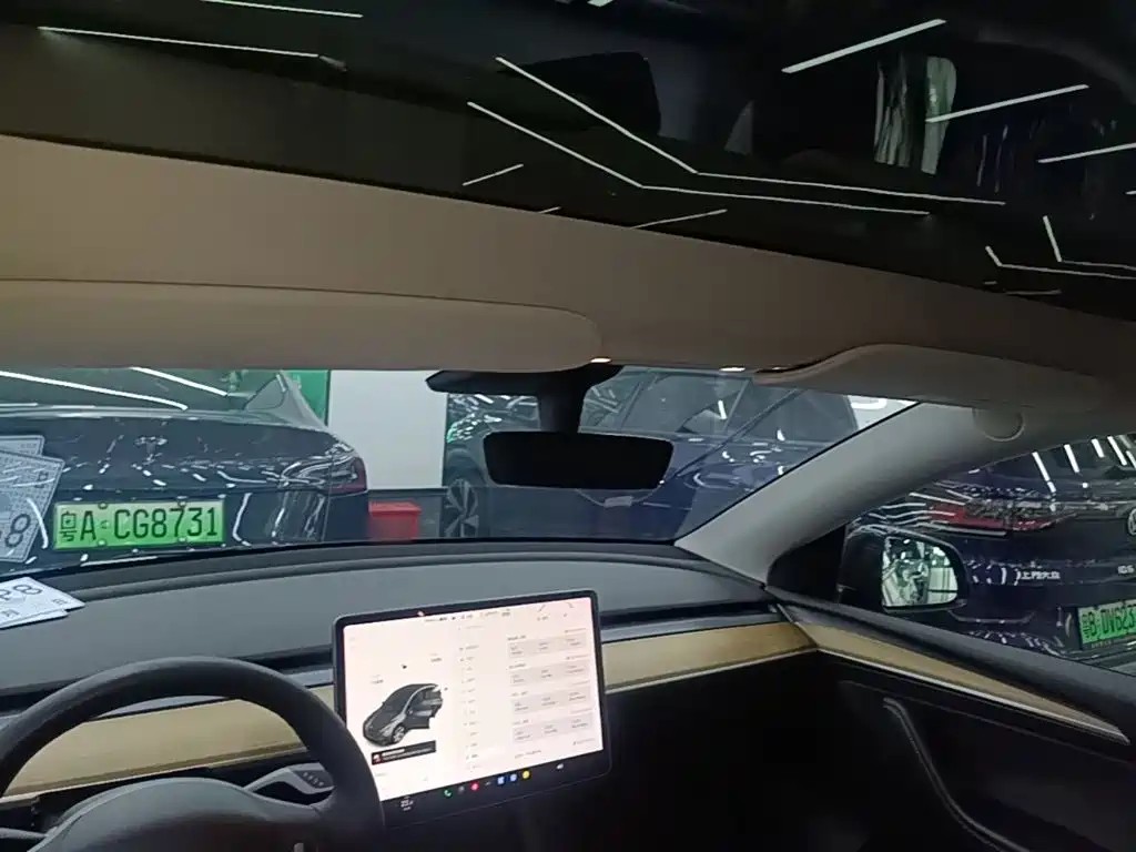 Tesla Model Y — миниатюра 18