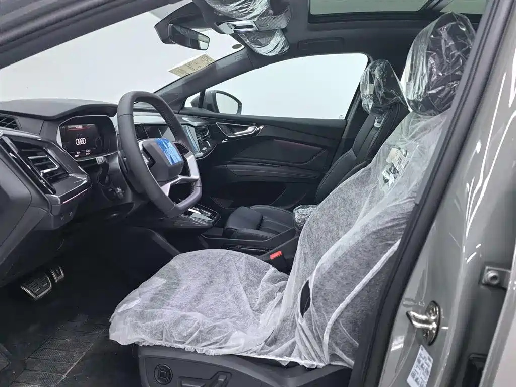 Audi Q4 e-tron — миниатюра 12