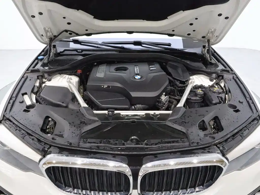 BMW 5 Series — миниатюра 20