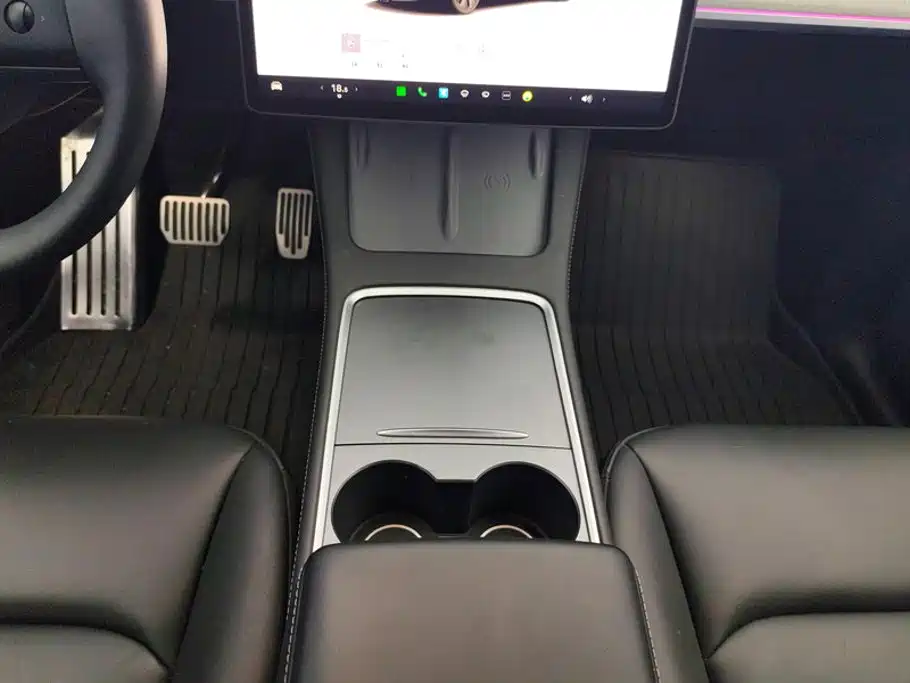 Tesla Model Y — миниатюра 16