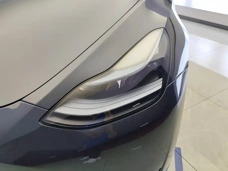 Tesla Model Y — миниатюра 5