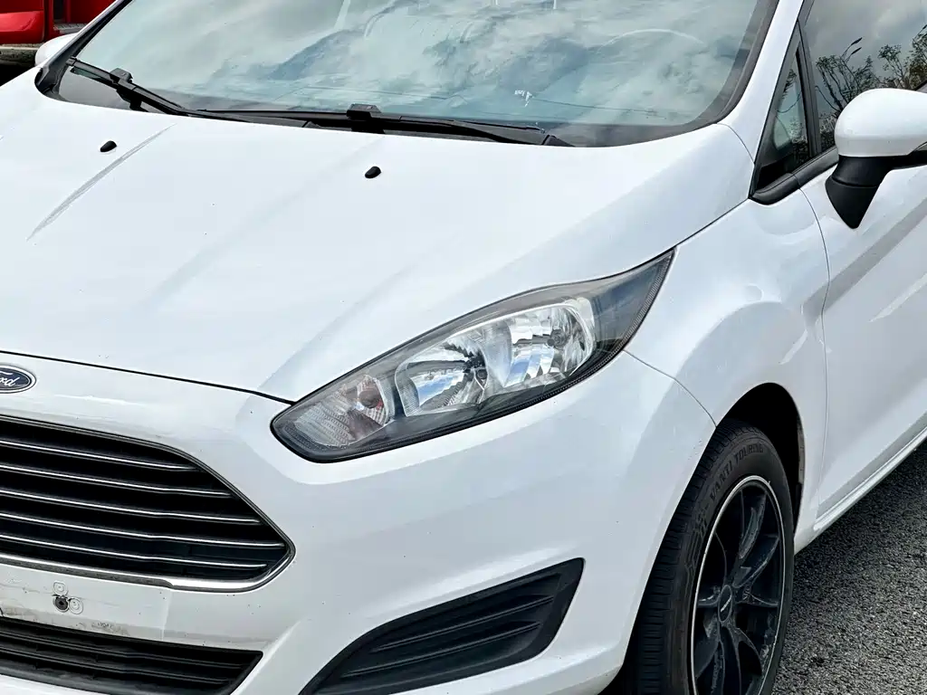 Ford Fiesta 2013 1.5L MT