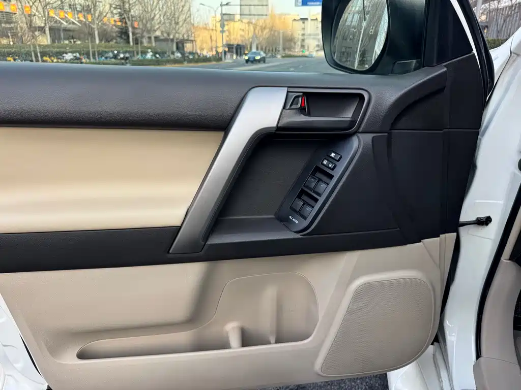 Toyota Land Cruiser Prado 2012 2.7L