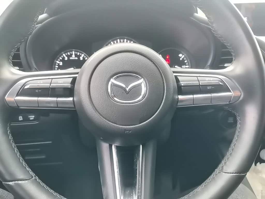 Mazda Mazda3 Axela 2.0 л 2022 г. Белый, пробег 27100 км