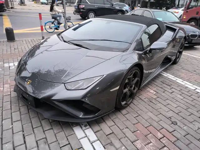LAMBORGHINI HURACÁN