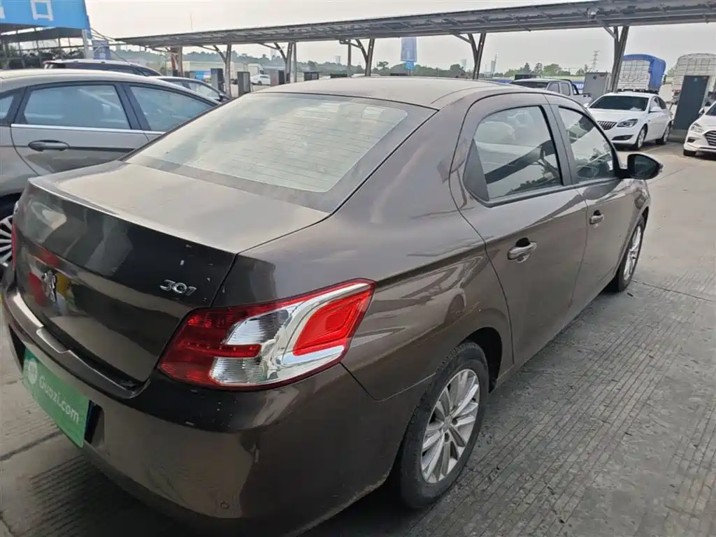 Peugeot 301 2014 1.6L MT Luxury