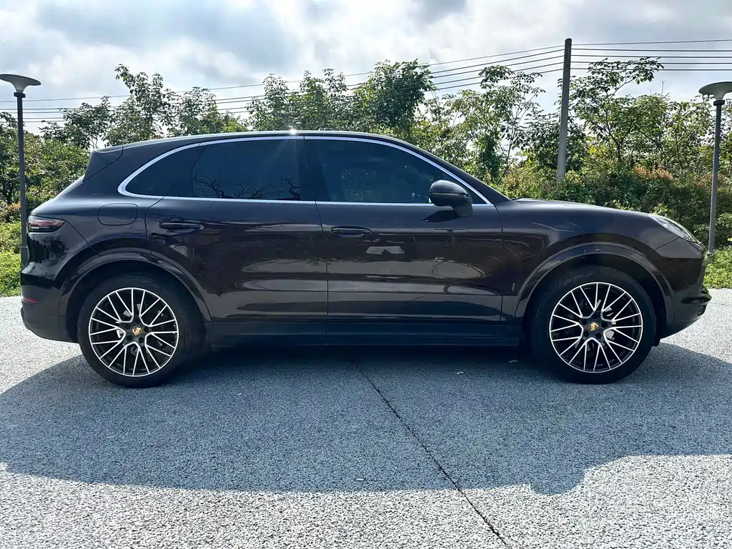 Porsche Cayenne — миниатюра 7