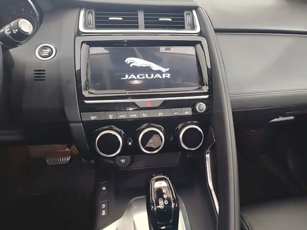 Jaguar E-PACE — миниатюра 13