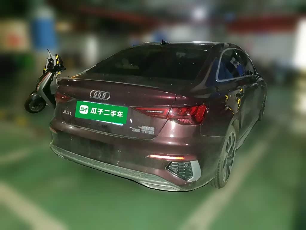 Audi A3 1.4 л 2023 г. красный/фиолетовый, пробег 32000 км